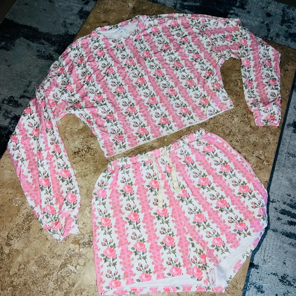 Stripe & Stare x LoveShackFancy Cropped Sweatshirt & Shorts Set Bloom- Size XS-M - Picture 11 of 16